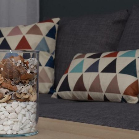 פיטסטי Modern And Cozy Apartment מראה חיצוני תמונה